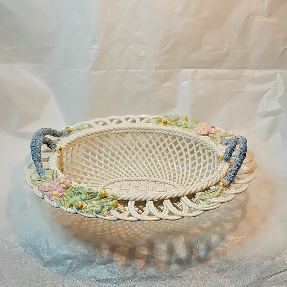 Belleek Annual Basket 1999 Henshall Oval Weaved Porcelain Basket Limited Edition